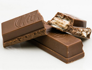 Nestlé Japanese Kit Kat Chocolate Orange Flavor 7 Bars in bright packaging, perfect for gifting.