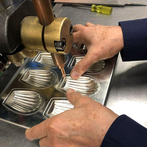 Matsunaga Premium Madeleine Mold (Nonstick Madeleine Mold) 8 Wells - YOYO JAPAN