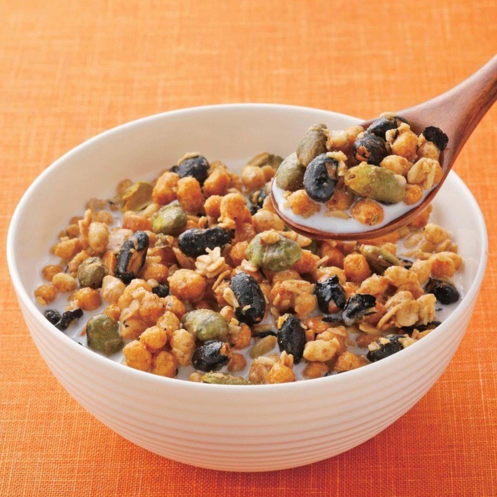 Nissin Gorogura Black Soybeans Granola Kuromitsu Kinako Flavor 320g - YOYO JAPAN