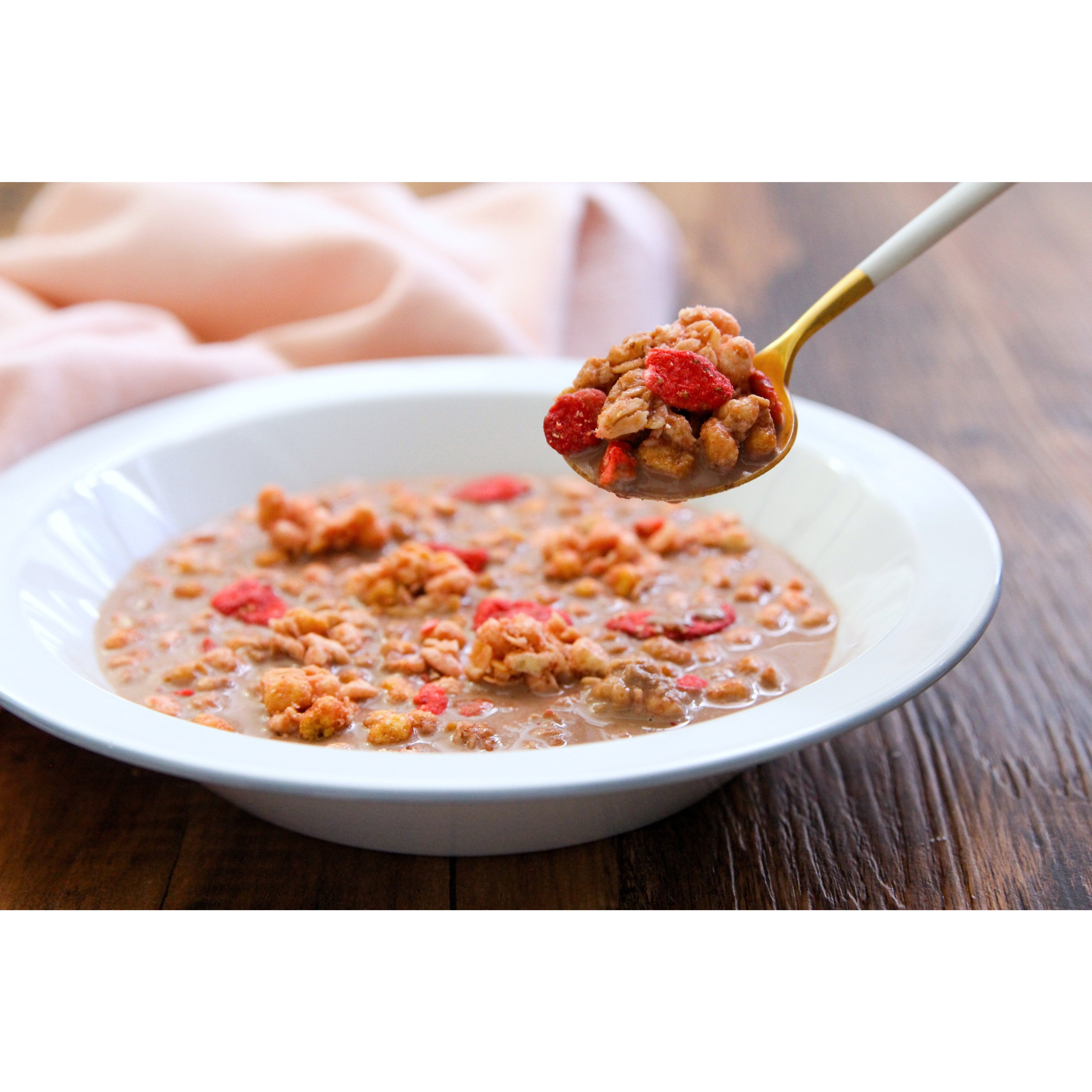 Nissin Gorogura Strawberry Granola High Fiber Breakfast Cereal 320g - YOYO JAPAN