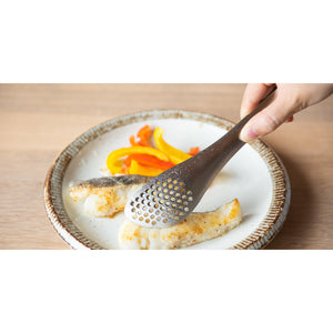 Sori Yanagi Stylish Slotted Metal Tongs - YOYO JAPAN