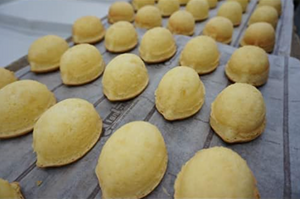 Pack of 5 Dorse Pastry Shop Lemon Cakes, light and zesty dessert offering a refreshing flavor