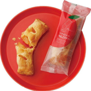 12 Pieces Ragueneau Patissier’s Ringo Stick Aomori Apple Pie Sticks, featuring golden pastry, offering comfort and sweetness