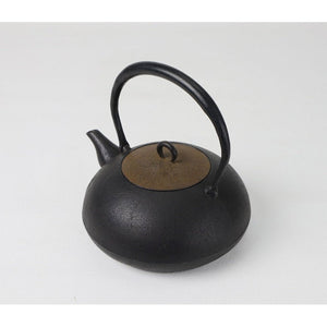 Iwachu Handcrafted Tetsubin Induction Cast Iron Kettle 1.3L, showcasing its durable enamel coating to suit tea enthusiasts and Japanese-style kitchens