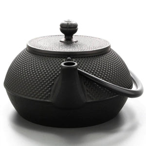 0.9 L Iwachu cast iron kettle showing arare texture and handle detail