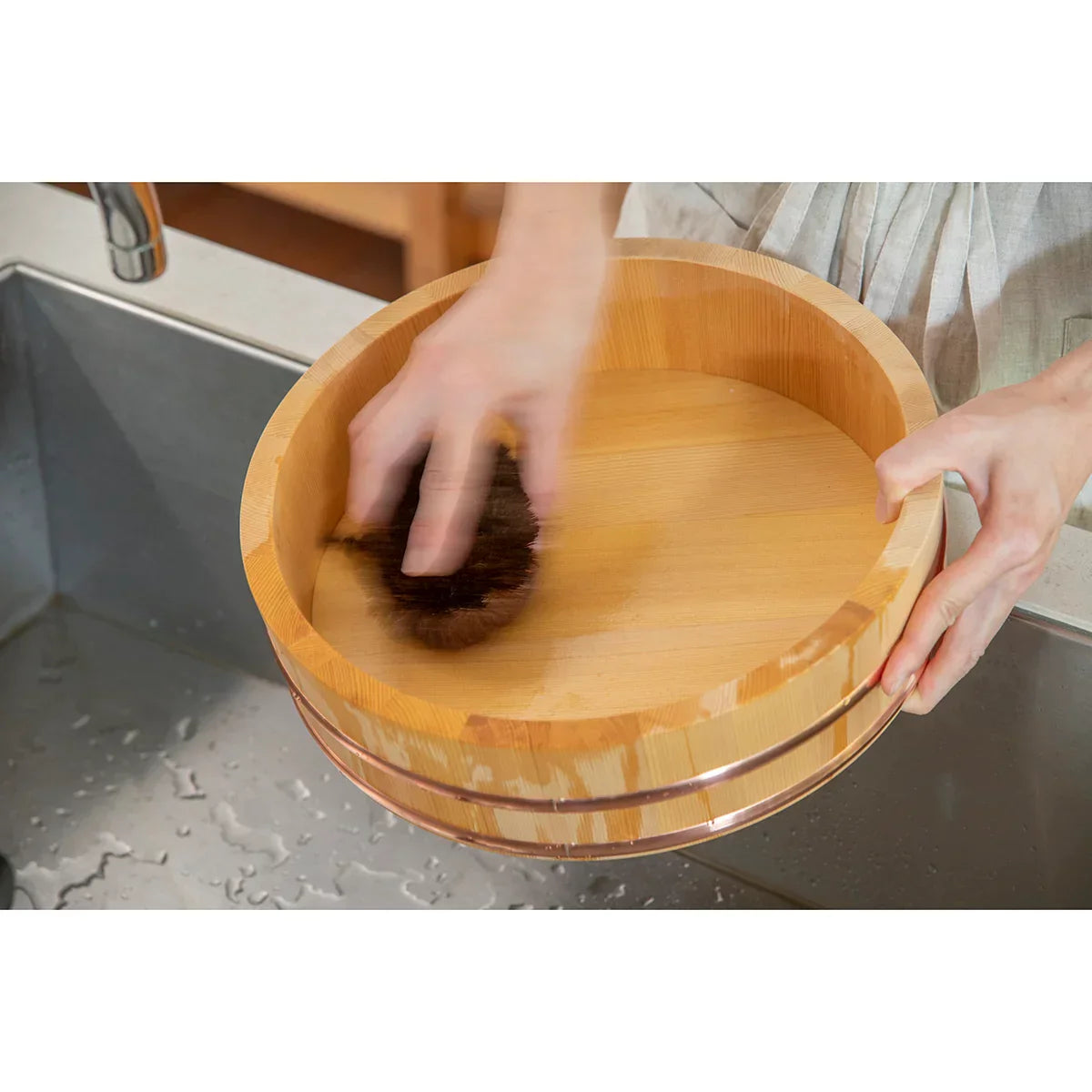 1 piece Umezawa Handmade Tawashi Brush, natural palm fiber, designed for eco-friendly home use