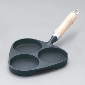 3-egg Iwachu Wooden Handle Egg Frying Pan Induction Cast Iron 3 Egg Pan with durable cast iron, offering natural non-stick for daily use