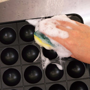 16-hole Iwatani Cassette Gas Takoyaki Maker Japan Super Flame Octopus (Entako) Cb-Etk-1 with heat indicator, offering crispy takoyaki for enthusiasts