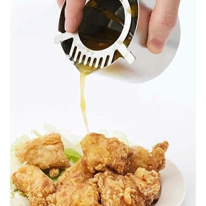 Close-up of Stylish Manual Citrus Juicer showing stainless steel strainer for smooth juice filtering