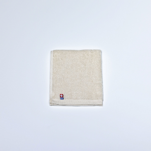 210mm Pearl Metal Oyster Shucker with wooden handle, offering supportive grip for home cooks.