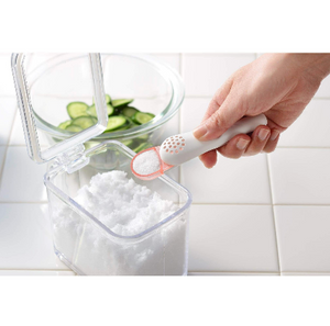14cm Leye Salt Shaker Teaspoon LS1547 with built-in shaker feature, offering smooth seasoning for home cooks