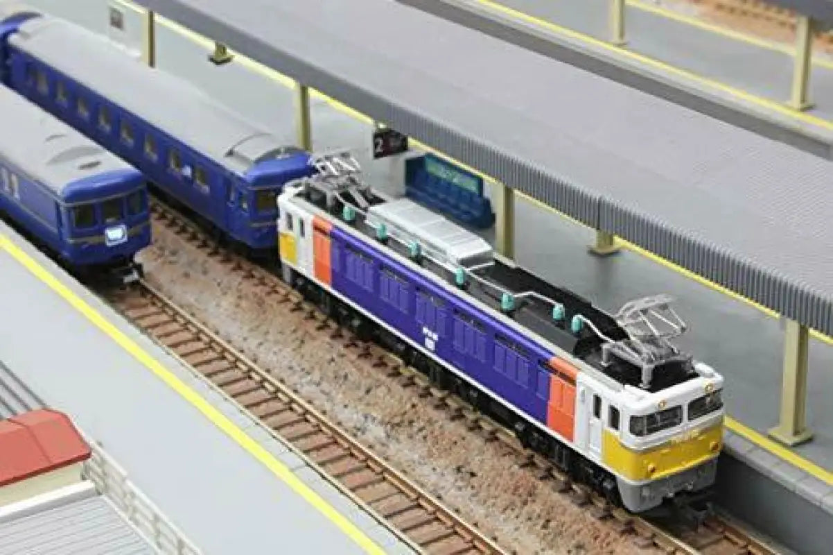 Rokuhan Z Scale Electric Locomotive Type Ef81 Cassiopeia Color - Railway Model
