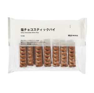 MUJI Large Bag Salted Chocolate Stick Pie 200g, flaky chocolate-coated pastry ideal for everyday snacking.