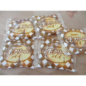 Furuta Fresh Cream Butterfly Pie Snack in 20-piece pack, crispy pastry ideal for coffee breaks.
