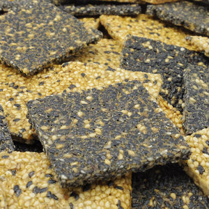 Close-up of Manten Goma Sablé Black & White Sesame Cookies, 6 pcs., featuring roasted sesame seeds for rich aroma