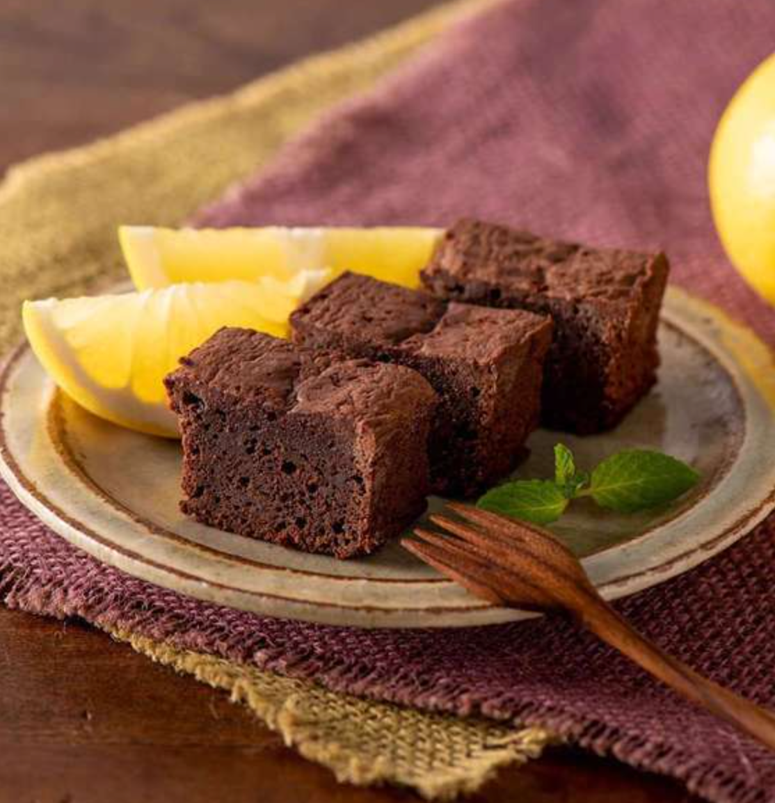 Close‑up of Polo Chocolat stick, showing smooth cocoa and citrus infusion