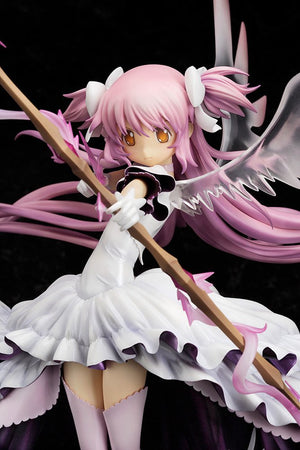 Close-up of Good Smile Company Puella Magi Madoka Magica Ultimate Madoka 1/8 PVC Figure, featuring painted details for vivid realism