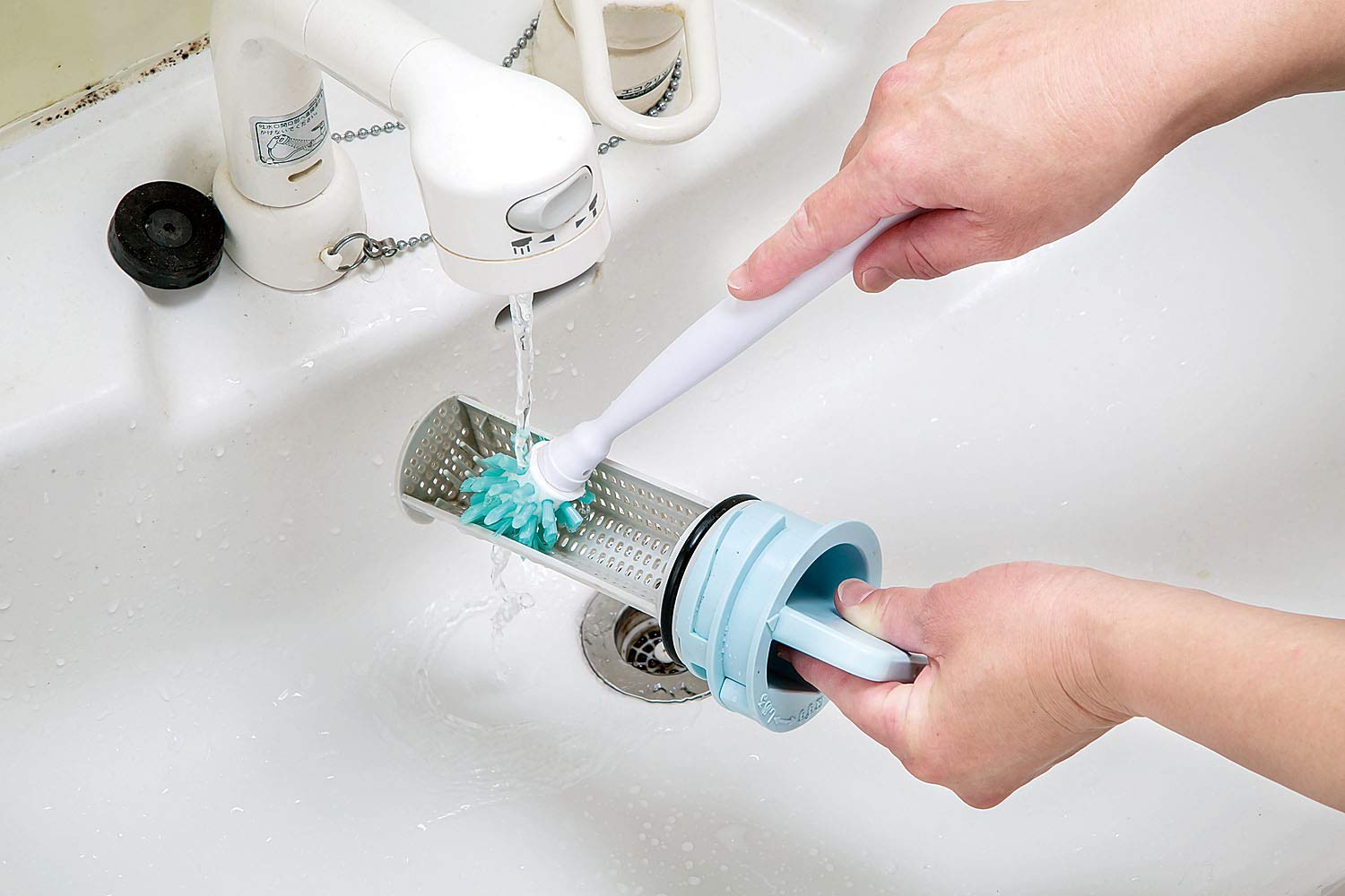 Mameita Washing Machine Filter Brush Lb-313 White Blue 4X4X24Cm - Made In Japan - YOYO JAPAN