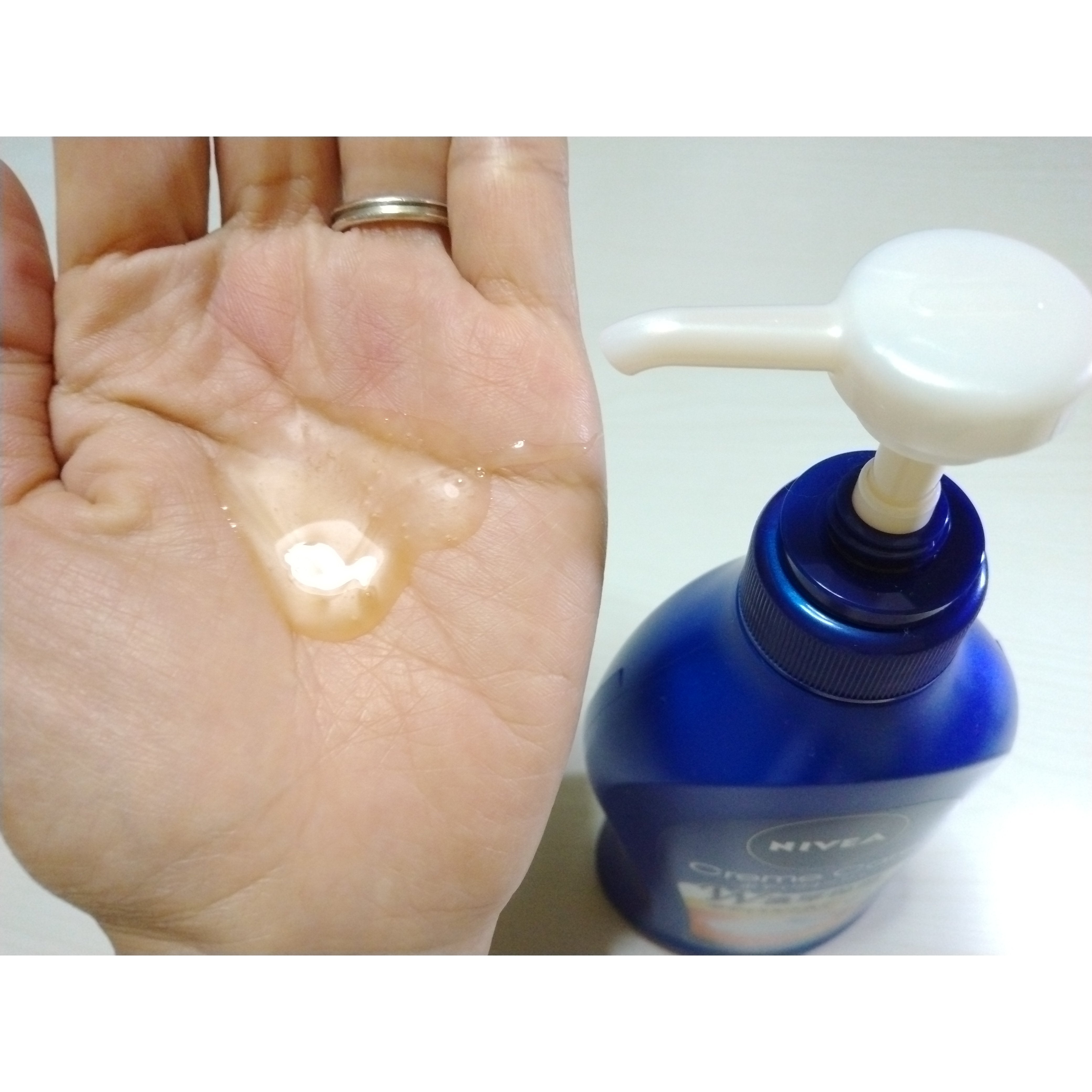Nivea Creme Care Intensive Moisturizing Honey Milky Body Wash 480ml