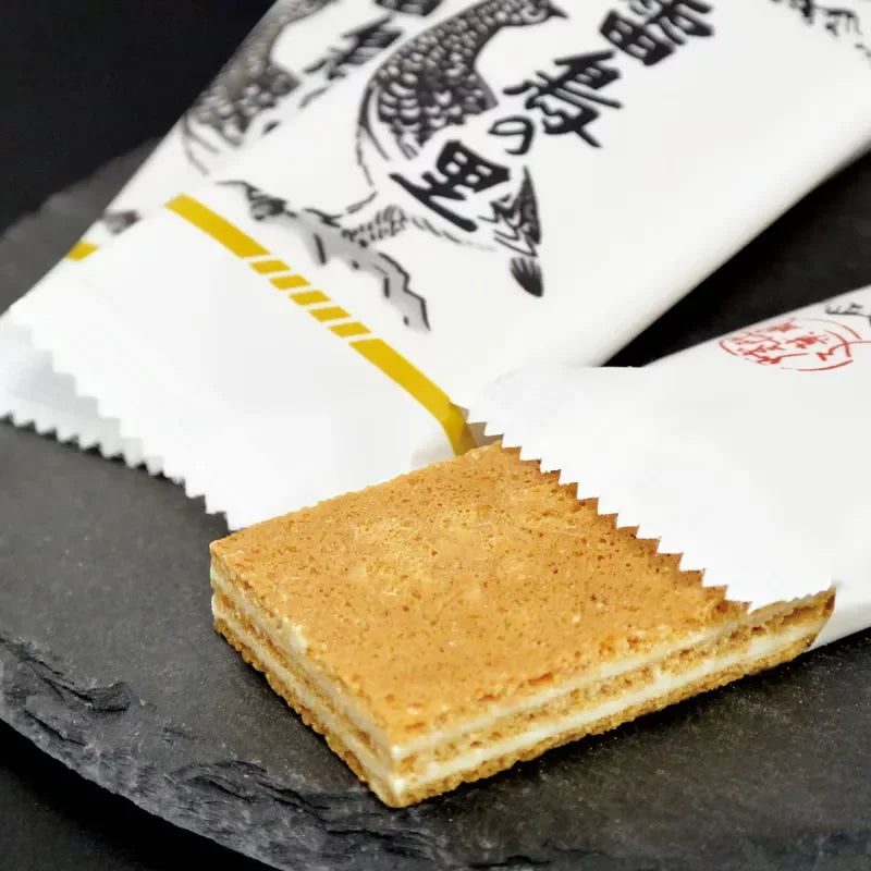 Raicho no Sato Traditional Cream-Filled Sandwich Cookies 16 Pieces