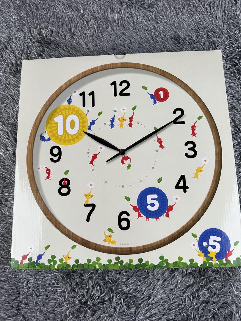 Close-up of Nintendo Pikmin Clock, 33cm, featuring colorful Pikmin for decor