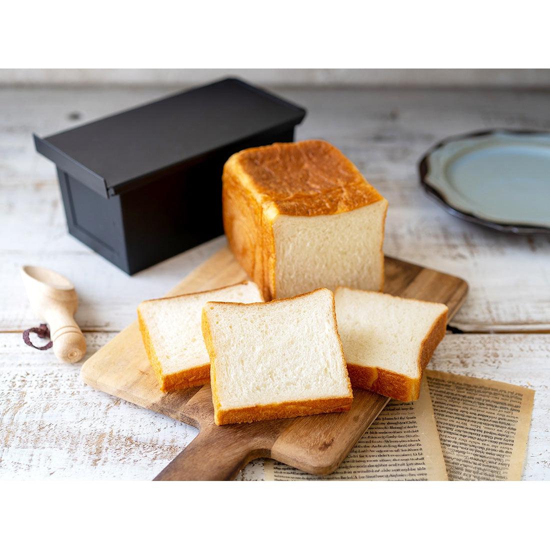 Close-up of Matsunaga Shokupan Mold, 1.5 lb, showing smooth interior for even baking