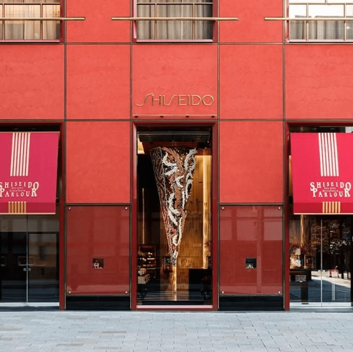 10-piece Shiseido Parlour Lang de Chat Cookies set showcasing light buttery biscuits for elegant everyday enjoyment