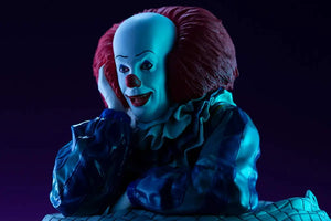 1/6 Scale KOTOBUKIYA ARTFX Anywhere IT Pennywise Figure with high detail, offering nostalgic horror for fans
