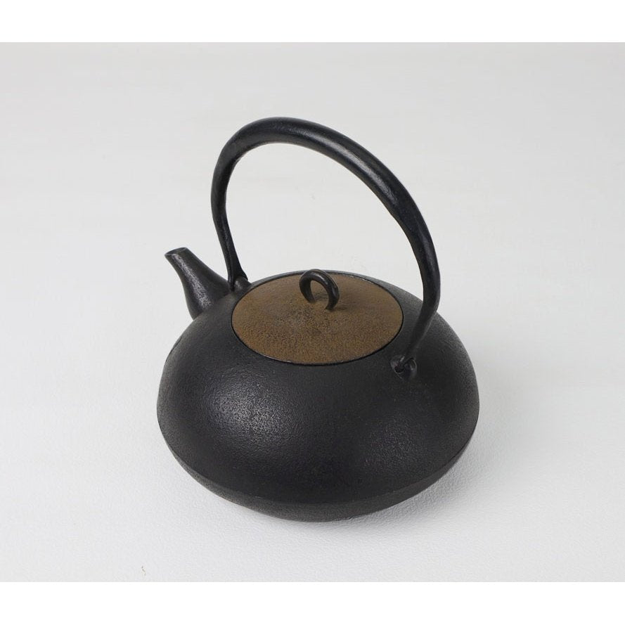 Iwachu Handcrafted Tetsubin Induction Cast Iron Kettle 1.3L, showcasing its durable enamel coating to suit tea enthusiasts and Japanese-style kitchens