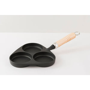 Iwachu 3-Egg Pan, induction cast iron with wooden handle, perfect for daily home breakfasts