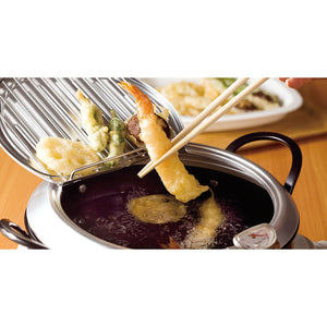 Wahei Deep Fryer Pot in 20cm size with fitted lid, perfect for frying tempura and more