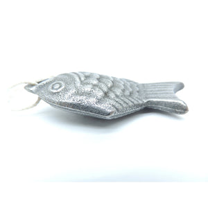 1 piece Tetsu no Kenko Tai Cast Iron Fish with rope-handle, offering safe and reusable support for balanced meals