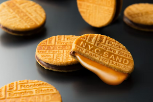Close-up of N.Y. Caramel Sand Cookies, 12 pcs, featuring couverture chocolate for indulgent melt