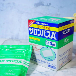 Close-up of Hisamitsu Salonpas AE Pain Relief Patches, 140 Sheets, featuring methyl salicylate for comfort