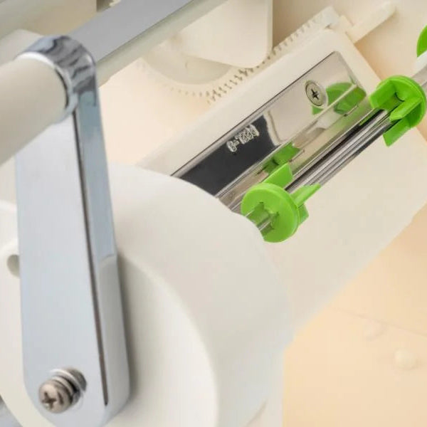 Chiba Kogyosho Plastic Tsuma Taro Turning Slicer in 300x250x170 mm, versatile adapters, perfect for katsuramuki