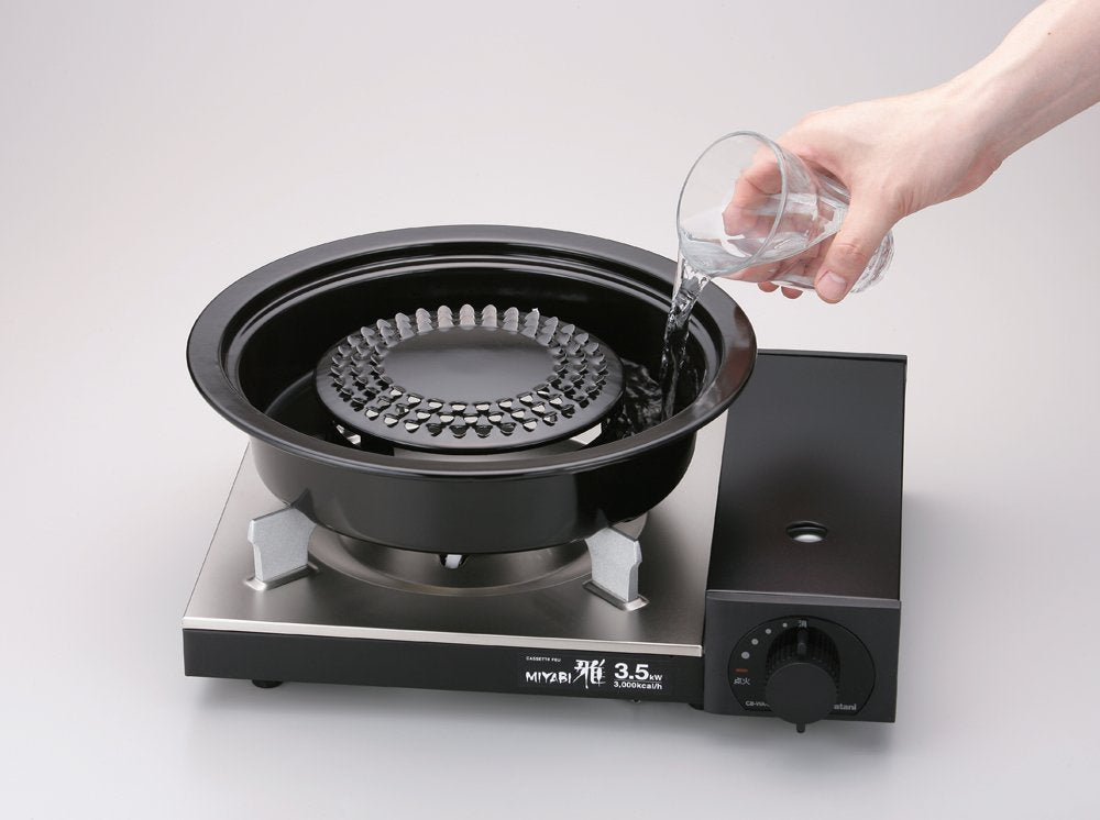 Close-up of Iwatani Cassette Feu Aburi Grill Plate Accessory CB-P-AM3, featuring water tray for healthier cooking