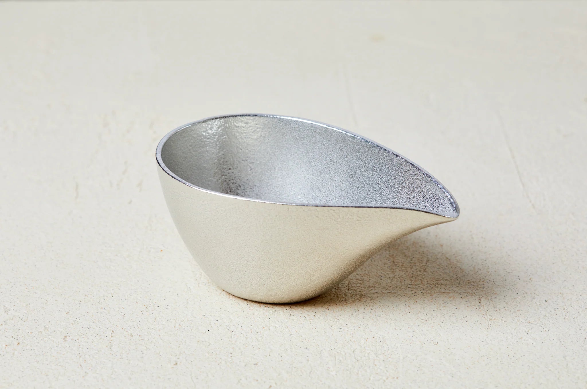 150ml Nousaku Tinware Katakuchi Lipped Sake Server - Silver with handcrafted finish, offering antimicrobial benefits for refined gatherings