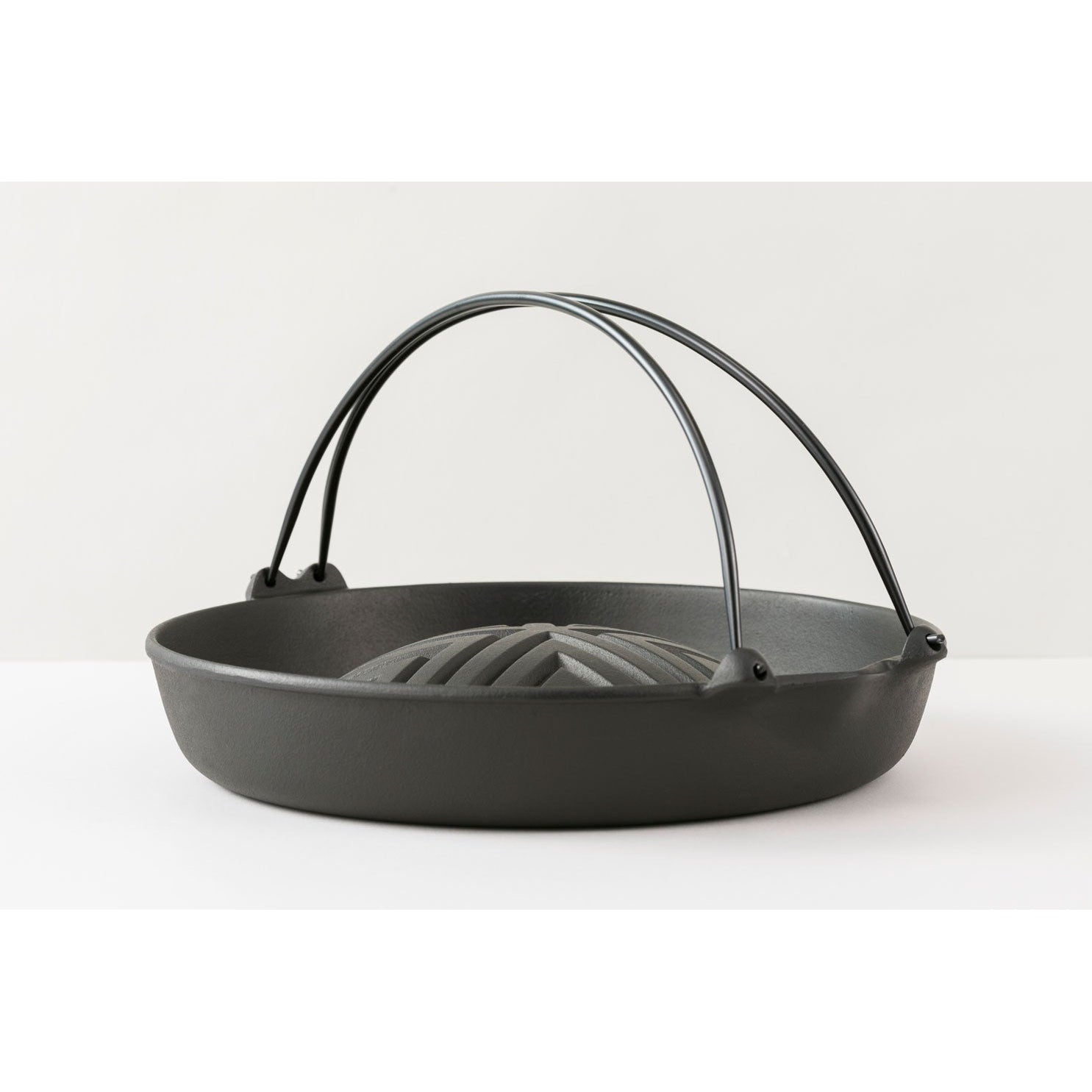 Iwachu Cast Iron Jingisukan Grill Pot with Handle 23006