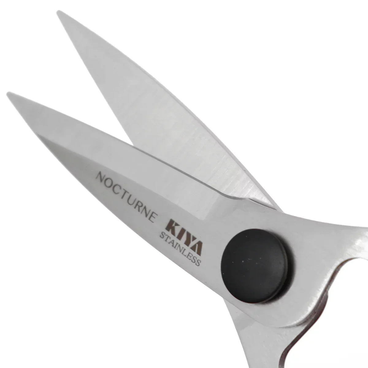 Kiya Nocturne Kitchen Scissors 210mm in use for food preparation tasks