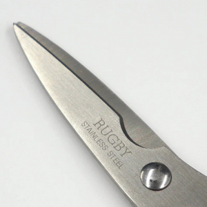 Kiya Rugby Comfortable Thick Handle Kitchen Scissors 182mm in use for food preparation