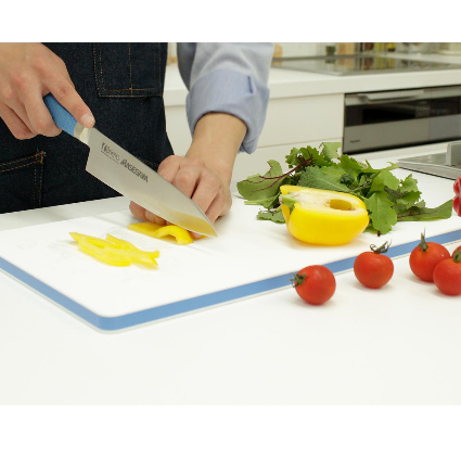 Medium Hasegawa Karma Kun Cutting Board with wood-core design, offering stability and ease for home cooks.