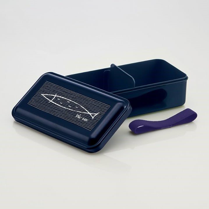 870ml Skater Wazen Bento Box with dome-shaped lid, designed for convenient everyday use