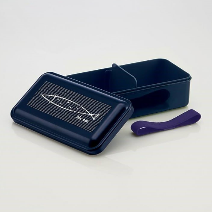 870ml Skater Wazen Bento Box with protective dome lid, offering neat storage for home-cooked meals