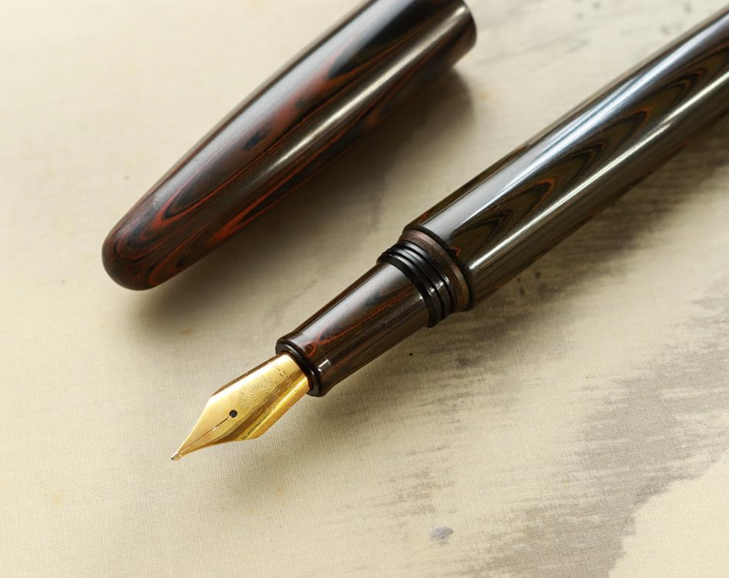 WANCHER DREAM PEN Makoto Ebonite Marble Brown Marble Brown Cigar Shape Fountain Pen (KEIRYU Nib Stream Stainless Steel Gold Plated) - YOYO JAPAN