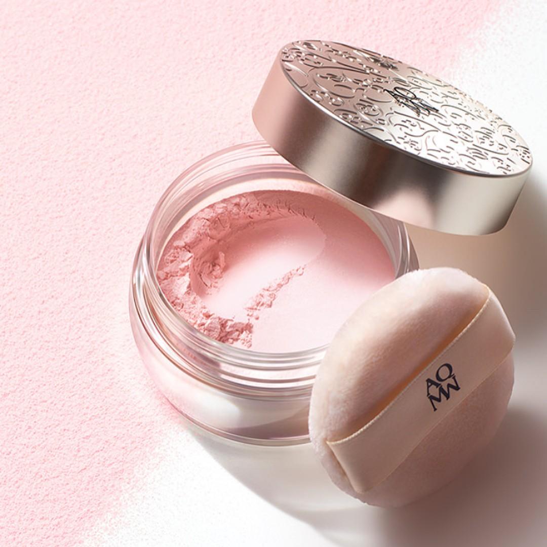 Cosme Decorte Face Powder in 80 Glow Pink 20g, translucent glow, perfect for elegant base setting