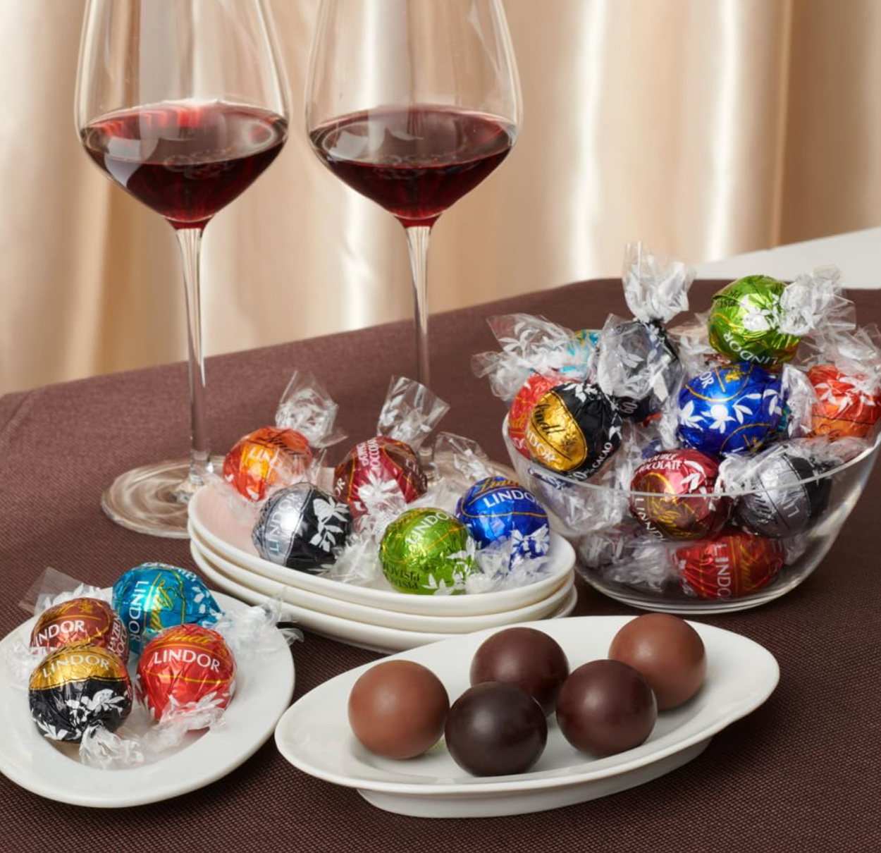 Lindor Otona Rich (17 pieces) + Lindt Chocolate Wafer (1 piece)