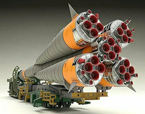 Plastic Model Soyuz Rocket Transport Train 1/150 Scale - Kit