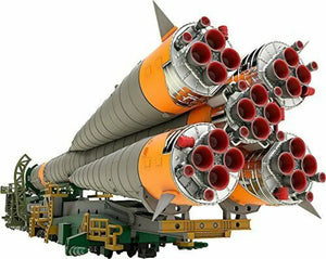 Plastic Model Soyuz Rocket Transport Train 1/150 Scale - Kit