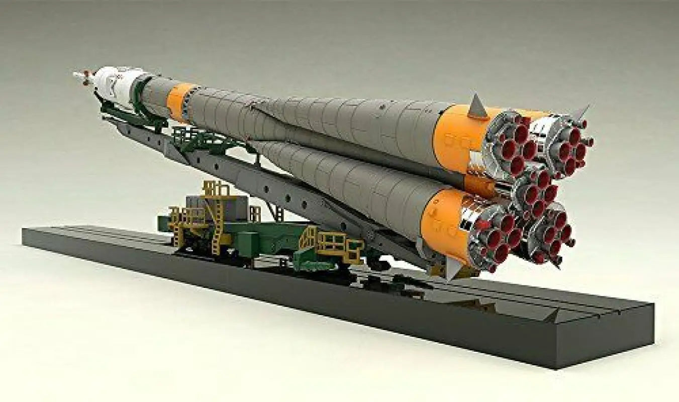 Plastic Model Soyuz Rocket Transport Train 1/150 Scale - Kit