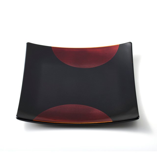18x18cm Isuke Sandalwood Lacquered Plate Sun & Moon, showcasing glossy finish, designed for elegant dining